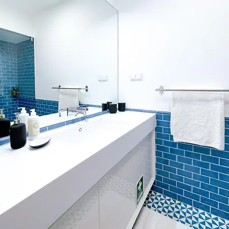 Special Place With A Sunny Balcony Facing Clerigos Appartement