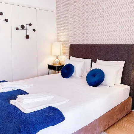 Special Place With A Sunny Balcony Facing Clerigos