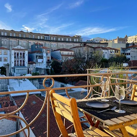 Special Place With A Sunny Balcony Facing Clerigos 아파트