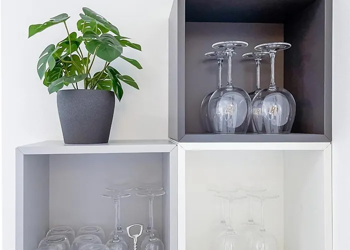 Special Place With A Sunny Balcony Facing Clerigos بورتو