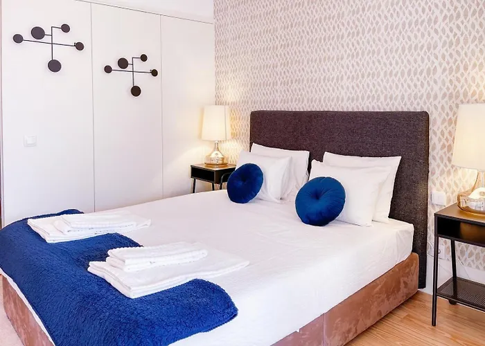 Special Place With A Sunny Balcony Facing Clerigos