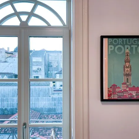 Special Place With A Sunny Balcony Facing Clerigos Porto