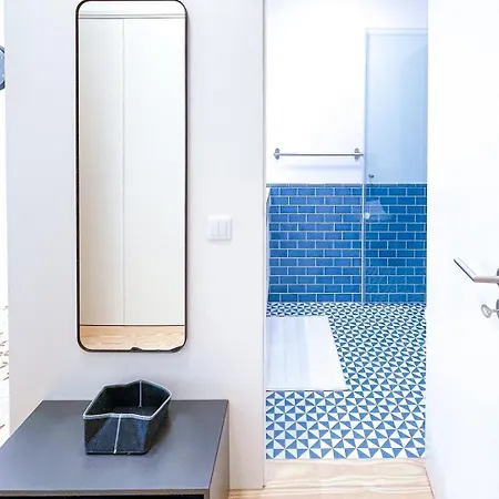 Special Place With A Sunny Balcony Facing Clerigos * Porto