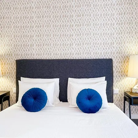 Special Place With A Sunny Balcony Facing Clerigos Porto